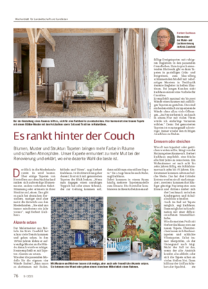 Es rankt hinter der Couch Blumen, Muster und Struktur: Tapeten bringen mehr Farbe in Räume und schaffen Atmosphäre.